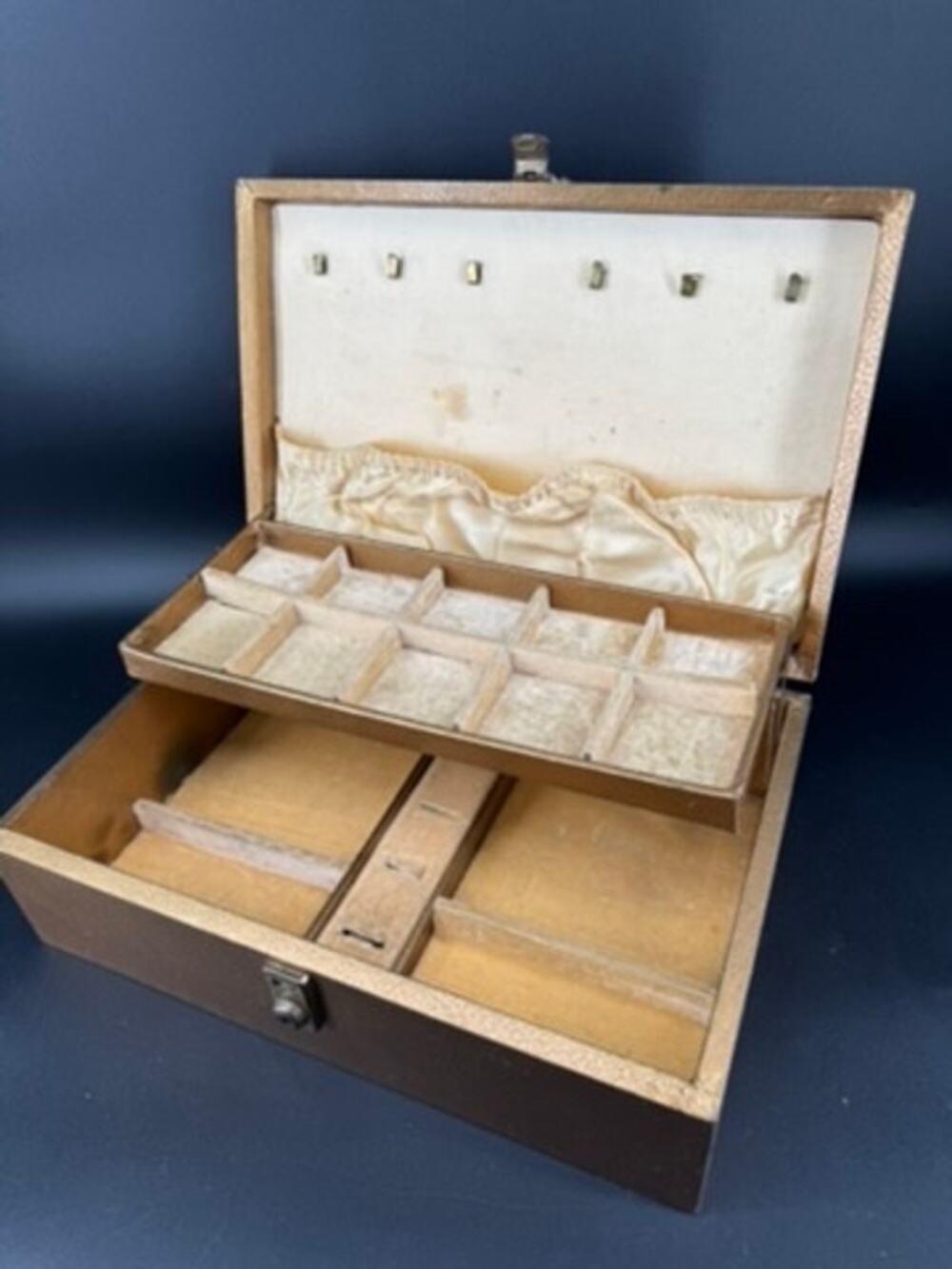 Vintage 1950s Bond St Jewel Case Jewelry Box Gold Velvet USA Mid Century 12.5"